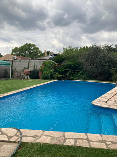 Quinta En Venta - 6 Dormitorios 5 Baños - Pileta - 3742 Mts2 - Moreno