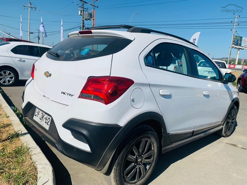 Chevrolet Onix Activ (full Con Barras, Defensas, Alto)