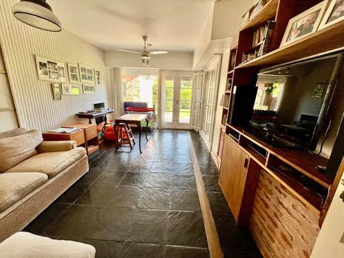 Excelente Casa En Venta En Punta Chica De Libertador Al Río, 4 Dormitorios, Gran Jardín