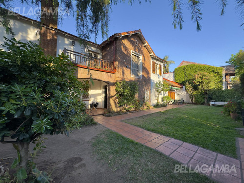 Casa Venta En Vicente López 7 Ambientes Jardín