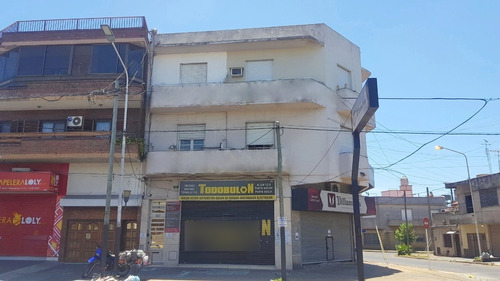 Av. Crovara Al 300. Piso 1 Por Escalera. Superficie: 51 M2. Dos Ambientes Y Medio. 2 Patios, Uno Grande Techado, Otro Chico Descubierto. Muy Luminoso. Apto Profesional. Muy Bajas Expensas