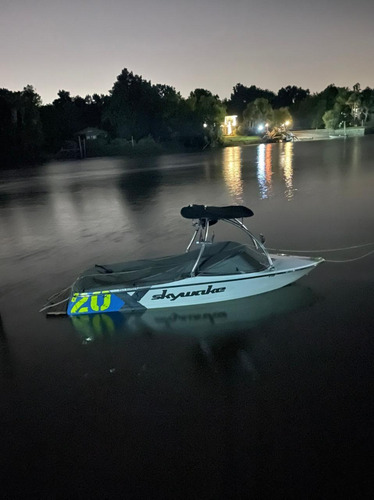 Imagen 2 de 6 de Lancha De Wakeboard Y Wakesurf Skywake X20