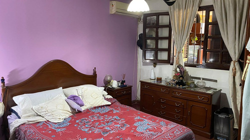 Venta De Casa 4 Dorm., Alsina Al 400- C /pileta