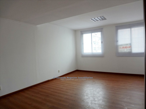 Alquiler Oficina Ciudad Vieja 30m2 $8.000
