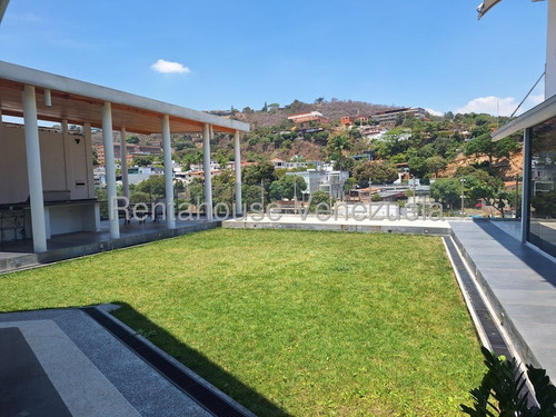 Amplia Casa En Venta Ubicada En Prados Del Este 24-24046