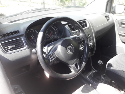Volkswagen Suran 1.6 Imotion Highline 11c 2011