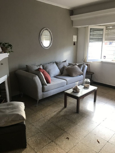 Importante Propiedad Emplazada En Lote De 380 Mts2
