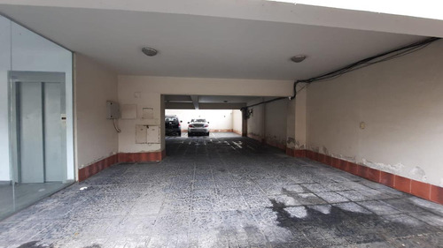 Venta Monoambiente Primer Piso, Con Cochera Descubierta En Morón Centro, Moron Norte.-
