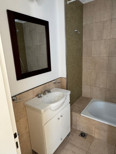 Alquilo, Duplex 1 Dormitorio, Baño Completo.