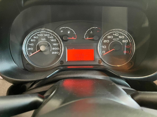 Imagen 11 de 11 de Fiat Punto 1.6 Essence Año 2011.