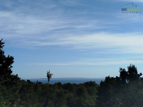 Casa Con Vista Al Mar, 2d Y 1b En Amplio Terreno De 2.500 M2