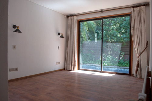 Casa Los Cactus - Lo Barnechea, Condominio Cerrado.