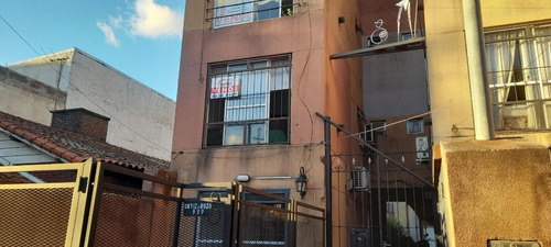 Departamento En Venta Moron Sur 1 Ambiente Grande Luz Gas Aire Acondicionado Cerca De Avenida Y Estacion De Moron 