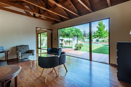 Casa En Venta De 4 Dorm. En Colina