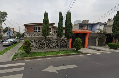 Casa En Esquina Con Excelente Ubicación En Pedregal De San Nicolás 1ra Secc, Tlalpan. Arf