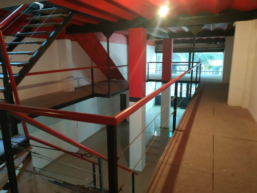 Casa De Gran Porte Para Local Comercial -pasos De 18 D Julio