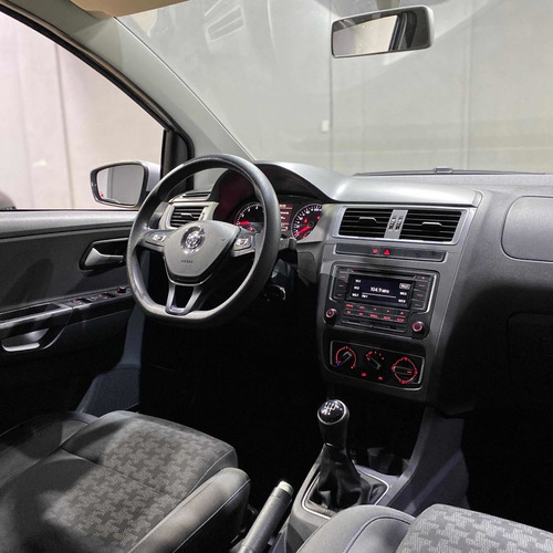 Imagen 10 de 15 de Volkswagen Fox 2016 1.6 Trendline