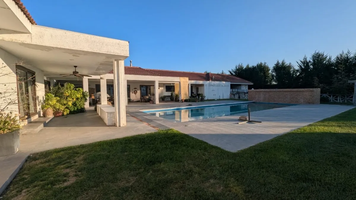 Imagen 1 de 26 de Amplia Y Moderna Casa En Parcela A Mints De Stgo