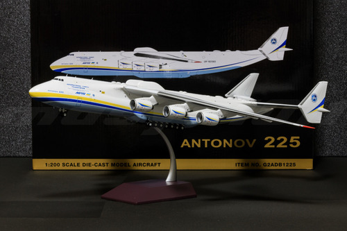 Avion Antonov An-225 Mriya Ur-82060 Gemini Jets 1:200 Cargo (Usado)