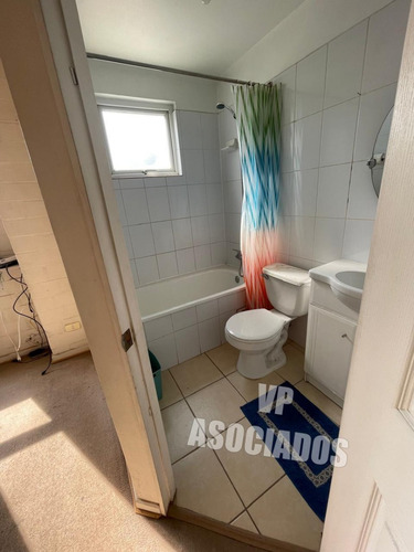 Prop Adjudica En Remate Casa De 3 Pisos Con 3 Dorm Y 3 Baños