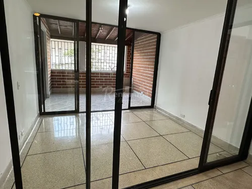 Apartamento En Arriendo En Patio Bonito. Cod A776031