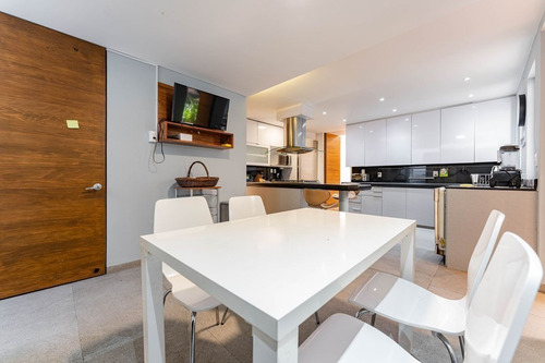 Imagen 9 de 24 de Extraordinaria Casa En Venta Y Renta Con Jardín En Lomas De