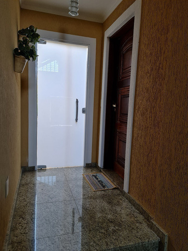 Lindo Sobrado Localizado Em Rua Particular (sem Saída).