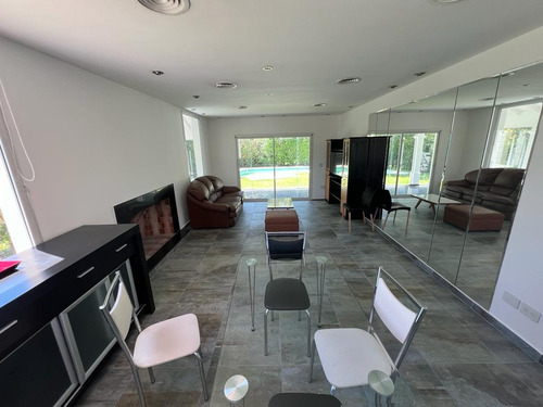 Casa Clasica Venta 3 Dormitorios En Glorietas