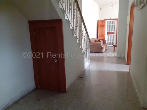 Imagen 9 de 12 de Apartamento En Venta En Av. Bolívar De San Juan De Los Morros. 23-7366