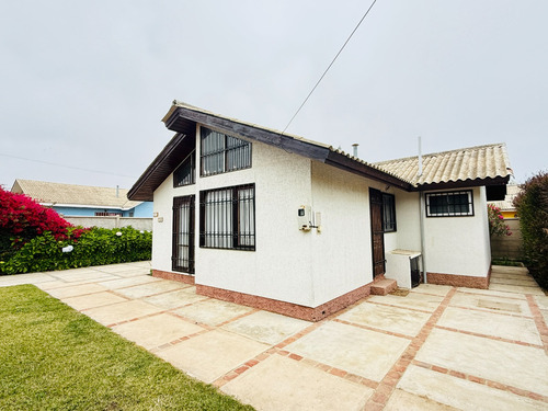 Hermosa Casa Algarrobo