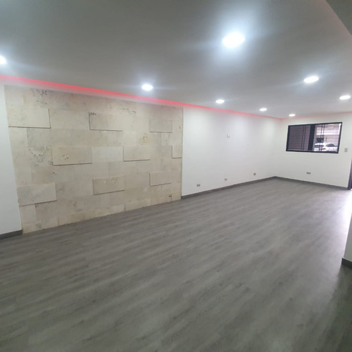 Imagen 3 de 10 de Leslie Vende Th En Trigal Norte Remodelado
