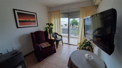 Imagen 5 de 24 de Apartamento De Dos Dormitorios Frente A Rambla Y Playa De Piriápolis
