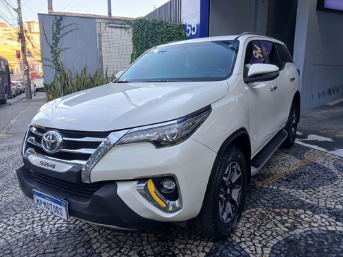 Toyota Hilux SW4 2.8 SRX DIAMOND 4X4 7 LUGARES 16V TURBO INTERCOOLER DIESEL 4P AUTOMÁTICO