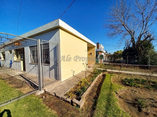 Imagen 3 de 17 de En Venta Casa De Dos Dormitorios Colonia Del Sacramento
