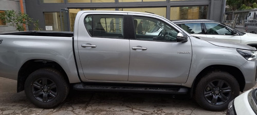 Imagen 6 de 23 de Toyota Hilux Srv 4x4 Unica Solo 500 Km At Gs