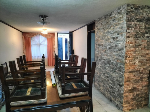 Se Vende Casa En Fraccionamiento Los Arcos En Excelente Ubicación Calle Con Parque Área Verde De Ambos Lados,