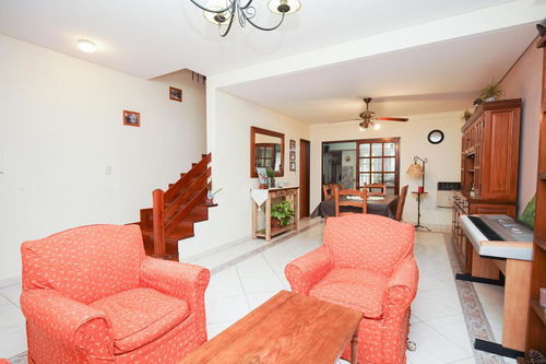 Venta | Amplio Duplex De 3 Dormitorios Playroom. Jardín Propio.