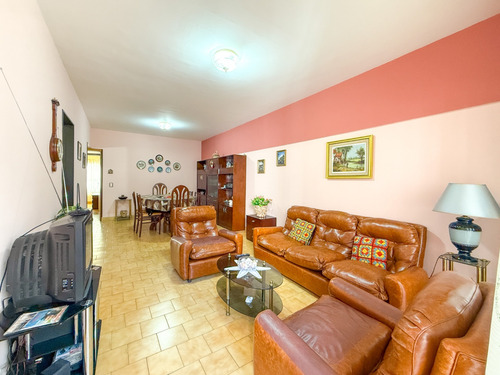 Departamento 3 Ambientes Con Cochera Y Vista Al Mar En Venta En La Perla