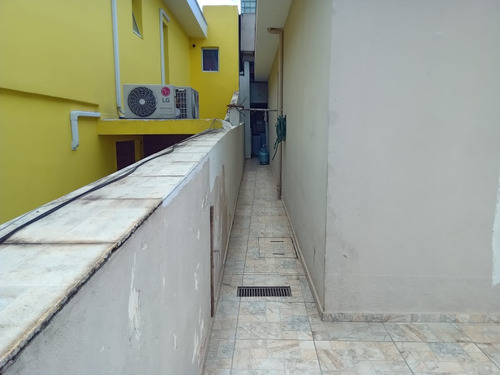 Casa Grande, Com Ótima Acessibilidade E Gerando Renda.