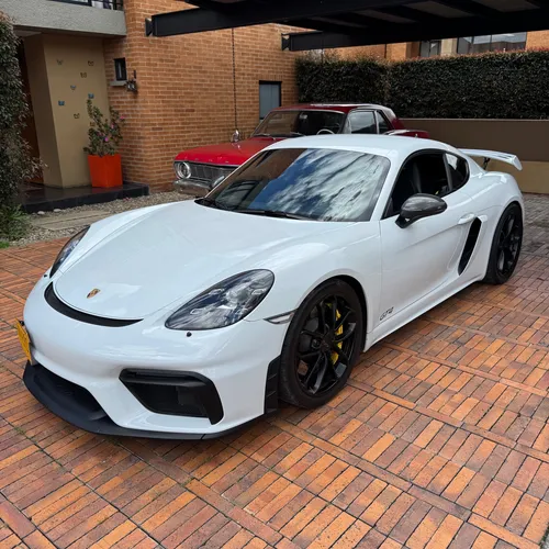 Porsche 718 Cayman GT4