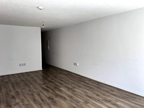 Imagen 3 de 6 de Venta Oficina Casi Nueva Con Garage , Frente A La Española !!