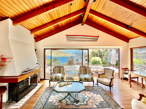 En Venta Encantadora Y Sólida Casa Con Linda Vista, Zapallar