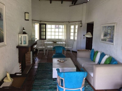 Casa En Venta De 4 Dormitorios En Playa Mansa