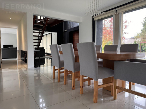 Casa En Alquiler Con Jardín Y Pileta Y En Haras Santa María, Loma Verde