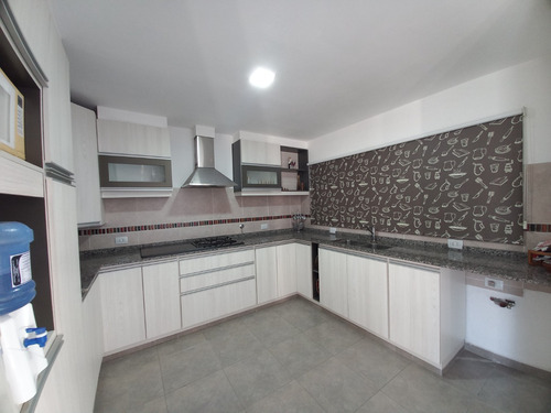 Tanti: Casa En Venta Nueva. Impecable - Opcional: Permuta Rosario