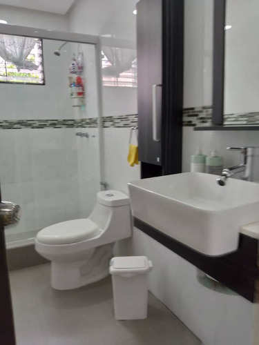 Se Vende Bella Quinta Sabana Larga Valencia 06-41
