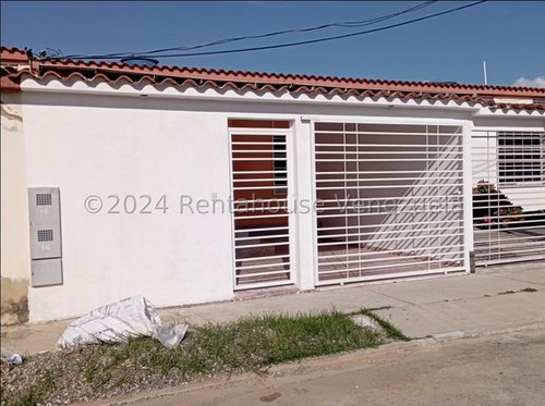 Comoda Y Moderna Casa En Venta Cabudare. Urbanizacion El Amanecer. Av. La Montañita 24-22146 As-my