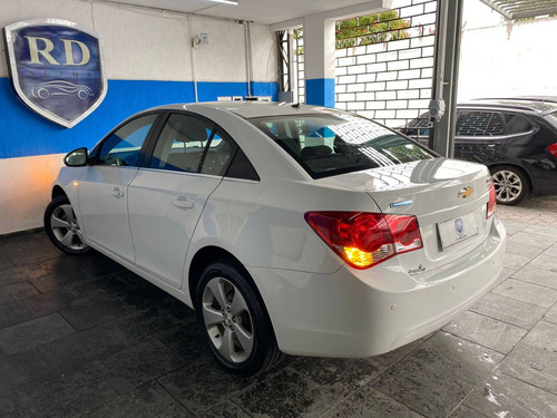 Imagem 11 de 15 de Chevrolet Cruze 1.8 Lt Sedan Manual 2014 Branco