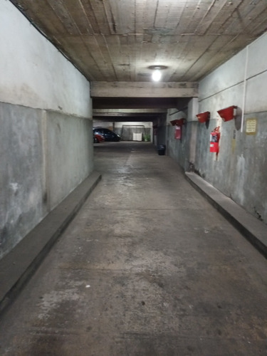 Cochera En Alquiler En Edificio Para Auto.
