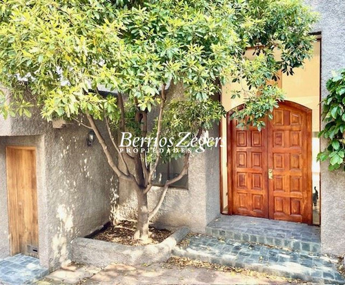 Casa En Venta De 7 Dormitorios, 6 Baños . En Las Condes Alto